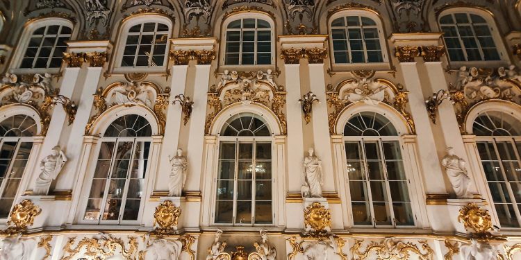a large building with many windows and gold decorations