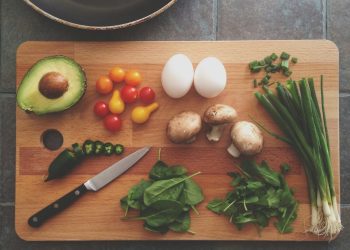 avocado, tomatoes, eggs, mushrooms, spring onions, and leaves